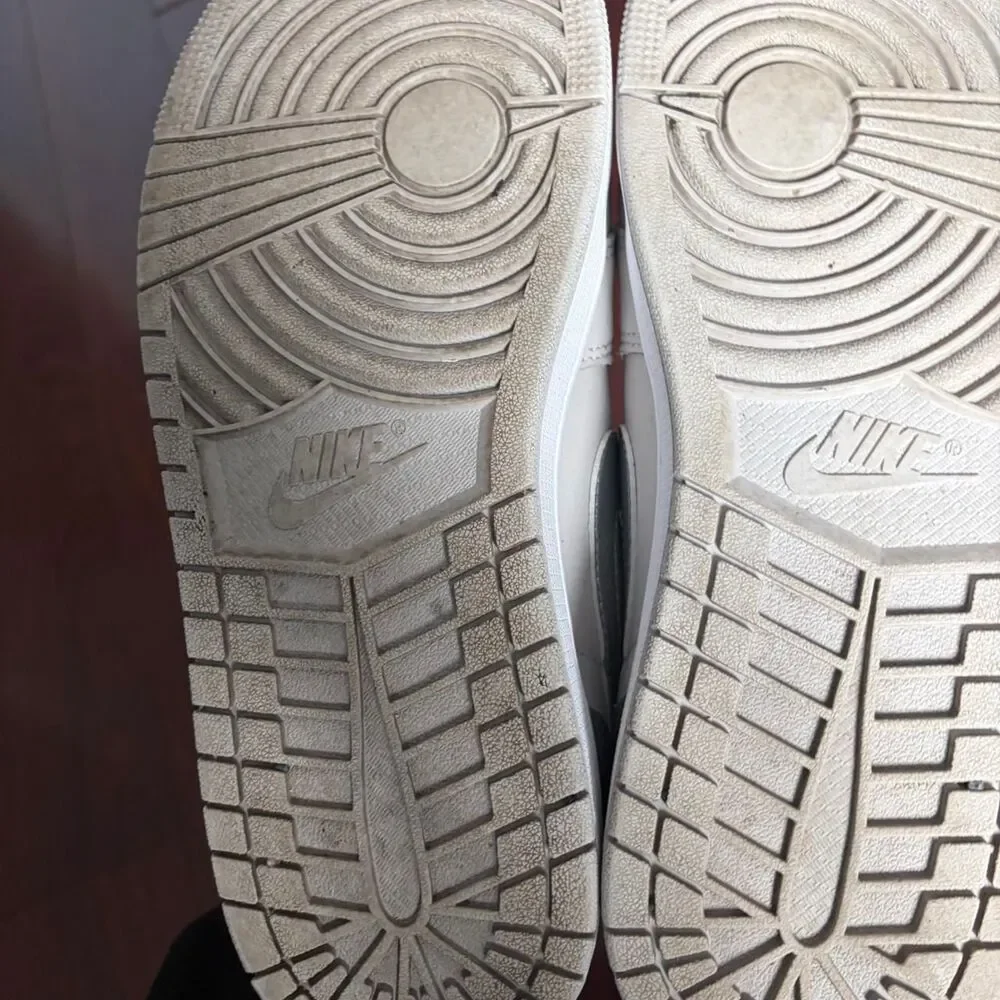 Jordan 1 Retro Low Metallic Silver Trainers